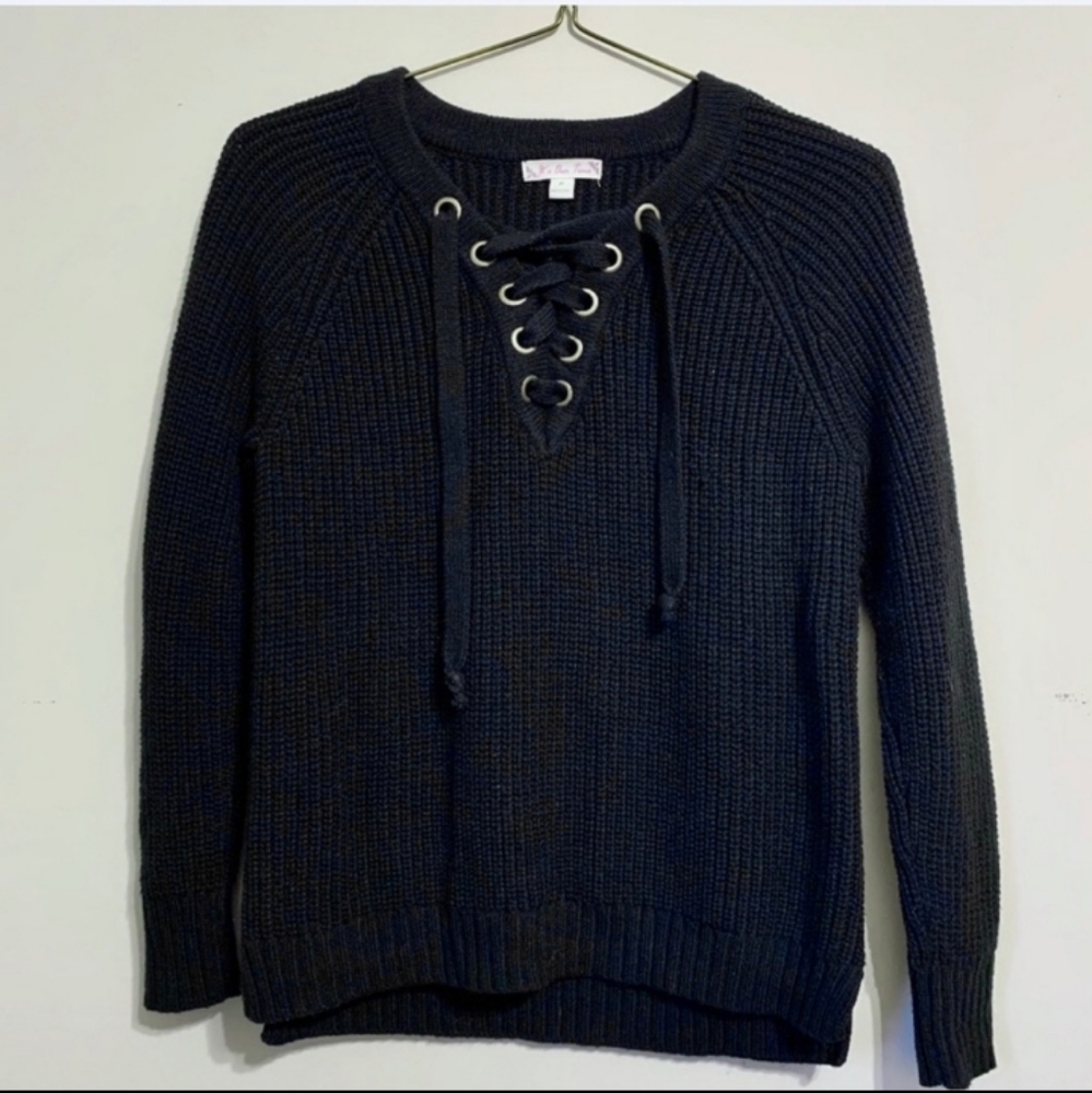 Black knitted sweater tie